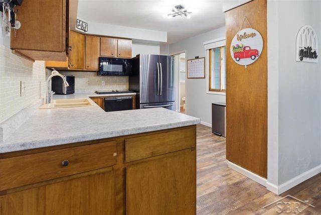 1559 S Grey Road, Midland, MI 48640
