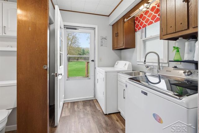 1559 S Grey Road, Midland, MI 48640