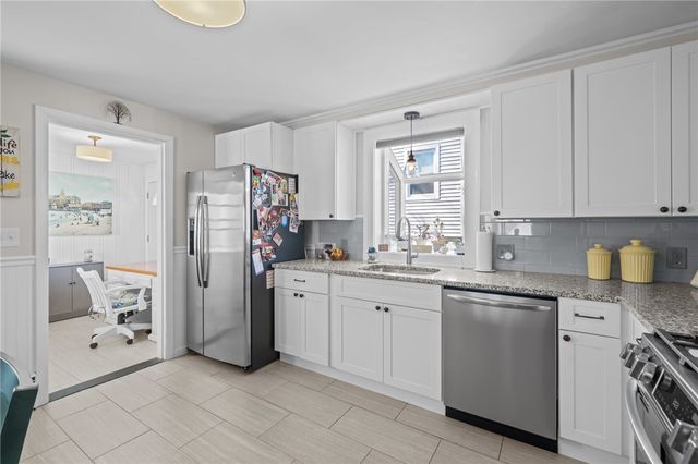 11 Bellevue Drive, Cranston, RI 02920