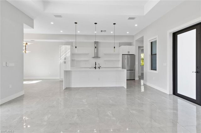 2740 35th AVE NE, Naples, FL 34120