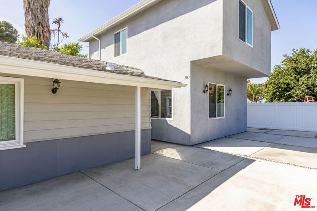 713 S Lake Street, Burbank, CA 91502