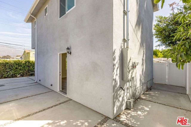 713 S Lake Street, Burbank, CA 91502