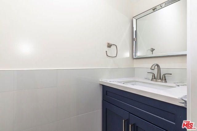 713 S Lake Street, Burbank, CA 91502