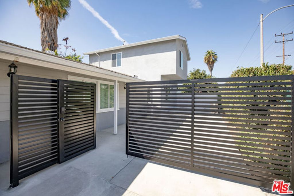 713 S Lake Street, Burbank, CA 91502