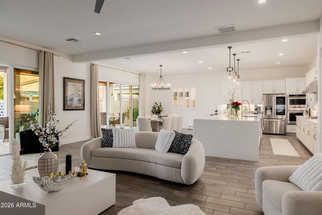 17210 W GRACEMONT Street, Surprise, AZ 85388