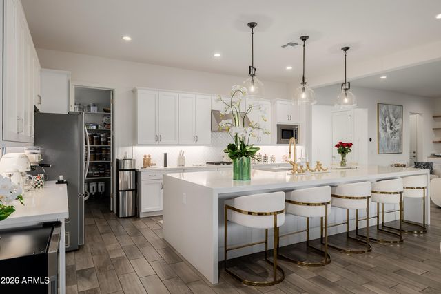 17210 W GRACEMONT Street, Surprise, AZ 85388