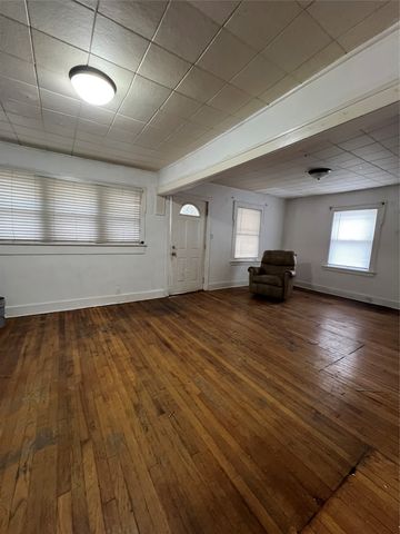 2805 Des Moines Street, Des Moines, IA 50317