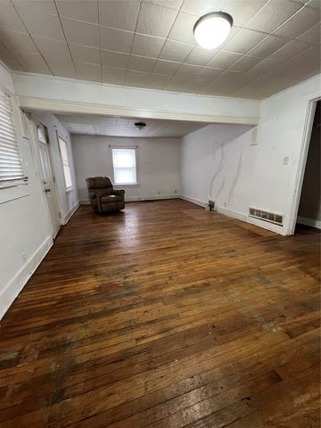 2805 Des Moines Street, Des Moines, IA 50317