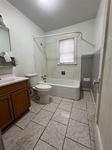 2805 Des Moines Street, Des Moines, IA 50317