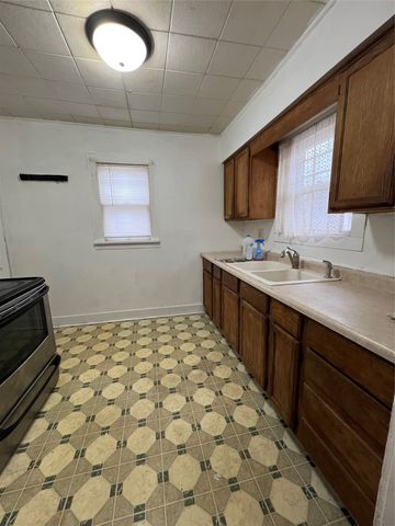 2805 Des Moines Street, Des Moines, IA 50317