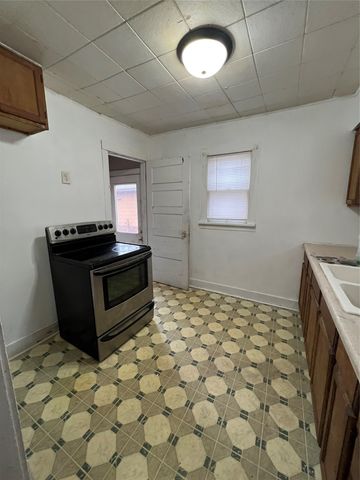 2805 Des Moines Street, Des Moines, IA 50317