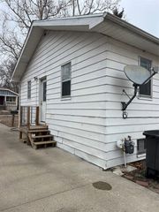 2805 Des Moines Street, Des Moines, IA 50317