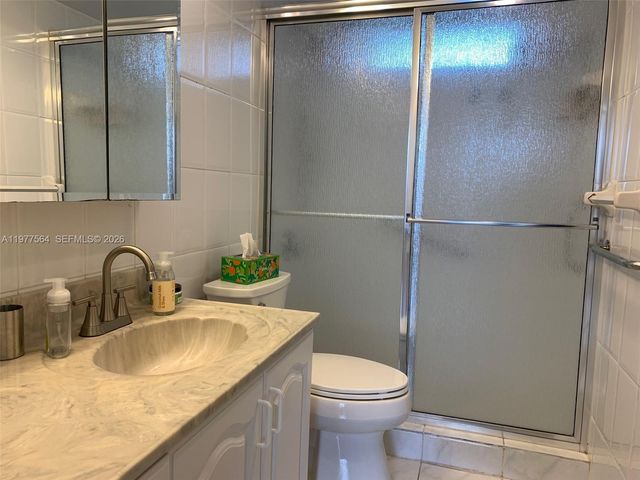 3010 Marcos Dr R105, Aventura, FL 33160