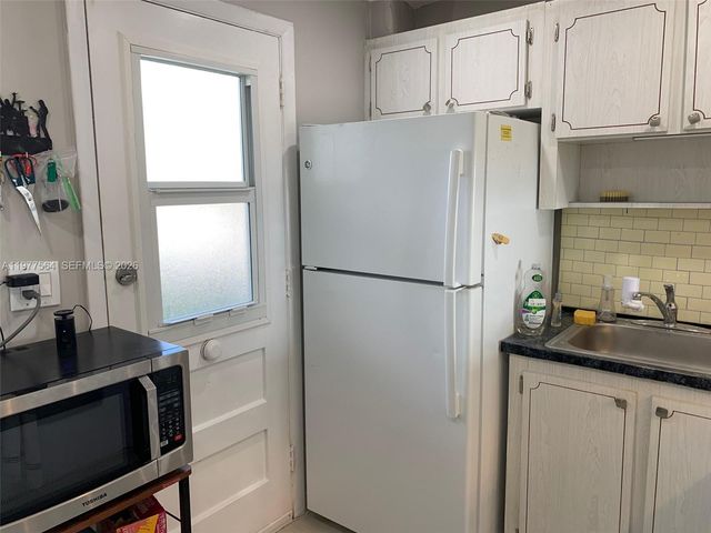 3010 Marcos Dr R105, Aventura, FL 33160