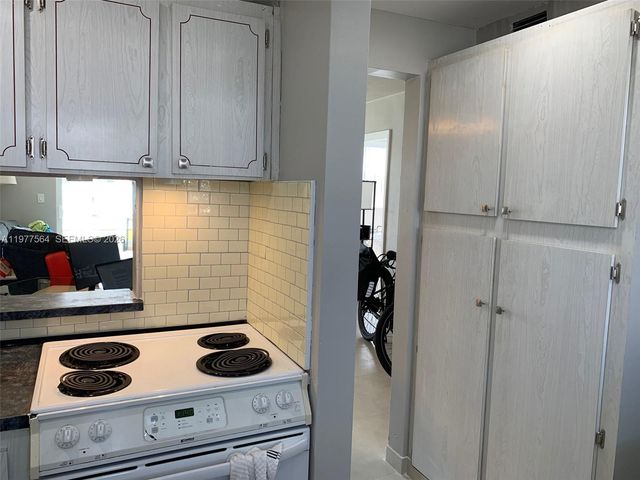 3010 Marcos Dr R105, Aventura, FL 33160