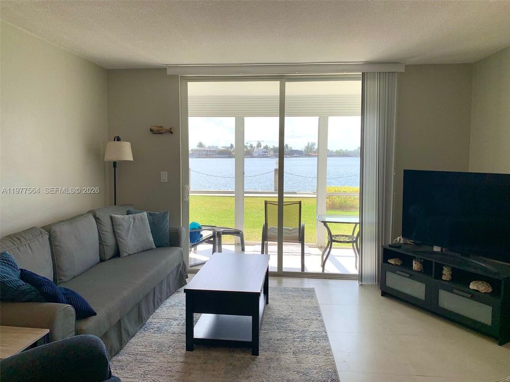 3010 Marcos Dr R105, Aventura, FL 33160