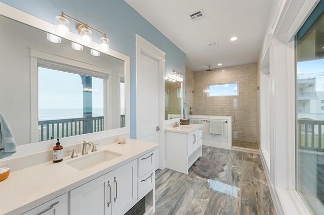 438 Seagrass, Gilchrist, TX 77617