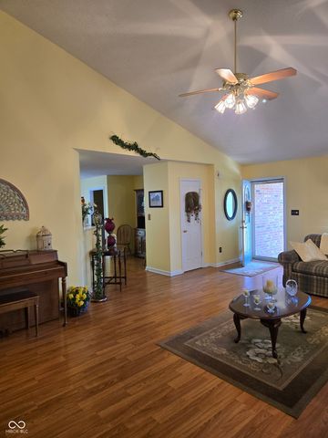 1652 Roundhouse Circle, Greenwood, IN 46143
