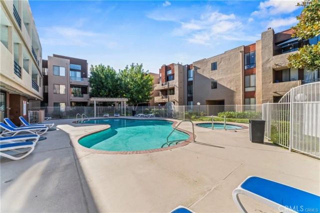 7826 Topanga Canyon 207, Canoga Park, CA 91304