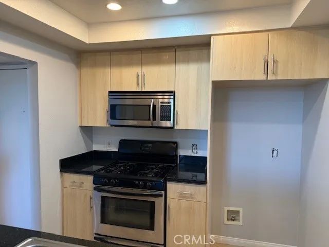 7826 Topanga Canyon 207, Canoga Park, CA 91304