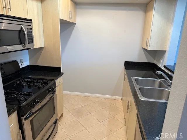 7826 Topanga Canyon 207, Canoga Park, CA 91304