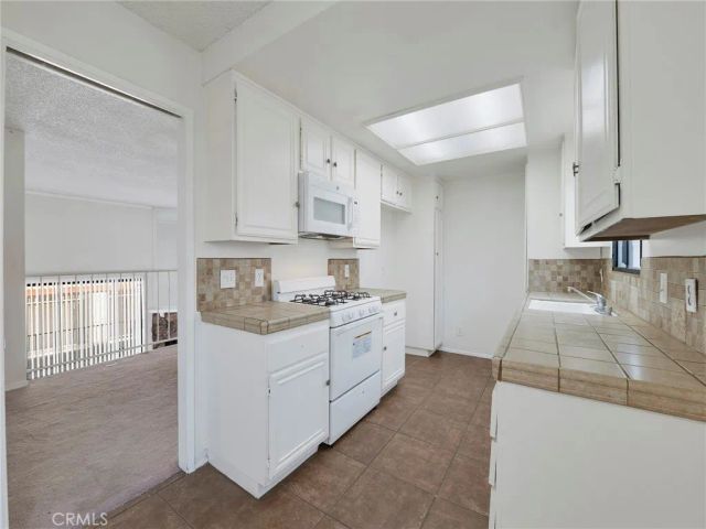 14291 Foothill Boulevard 9, Sylmar, CA 91342
