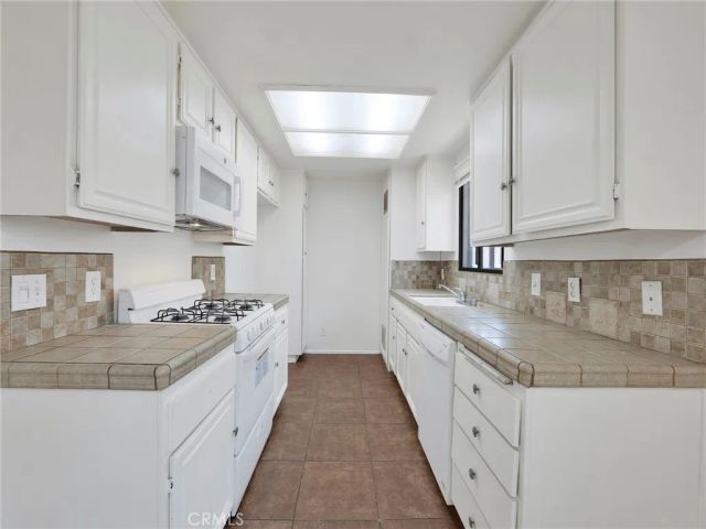 14291 Foothill Boulevard 9, Sylmar, CA 91342