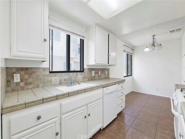 14291 Foothill Boulevard 9, Sylmar, CA 91342