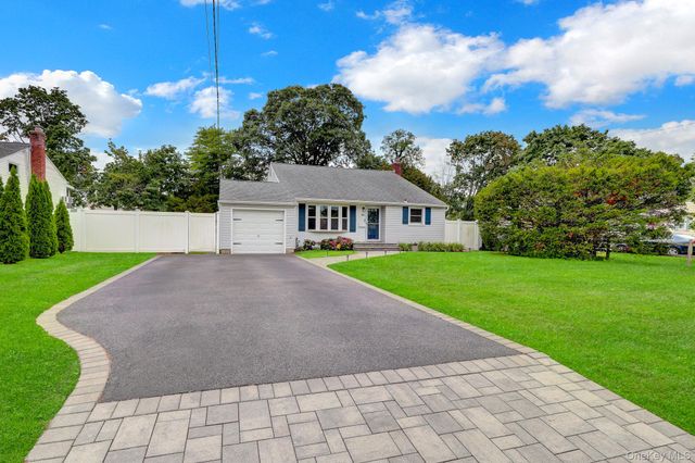 68 Alinda Avenue, West Islip, NY 11795