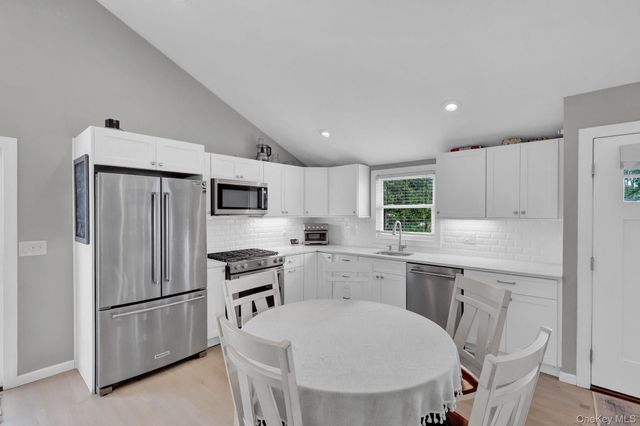 68 Alinda Avenue, West Islip, NY 11795