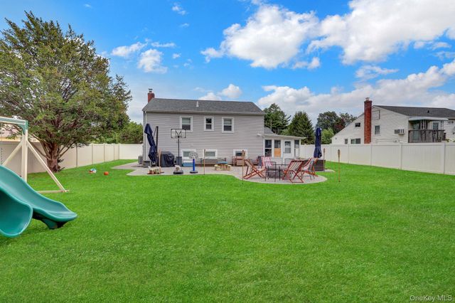 68 Alinda Avenue, West Islip, NY 11795