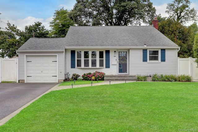 68 Alinda Avenue, West Islip, NY 11795