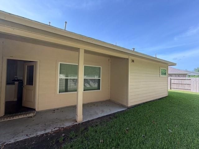 418 Pebble Drive, Dayton, TX 77535