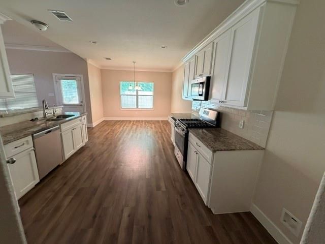 418 Pebble Drive, Dayton, TX 77535