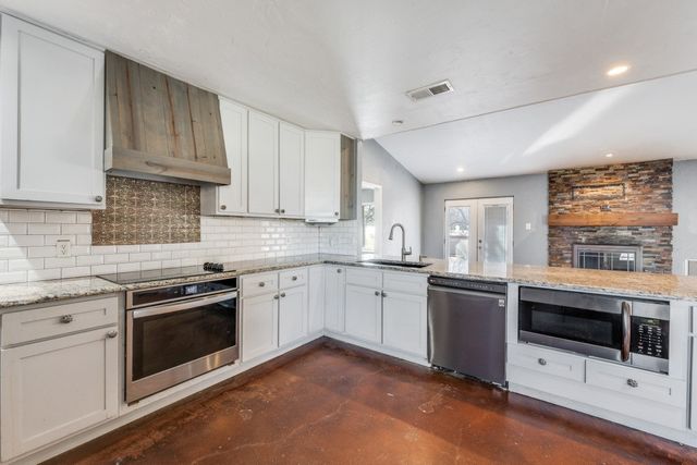 7021 Crabtree Lane, North Richland Hills, TX 76182