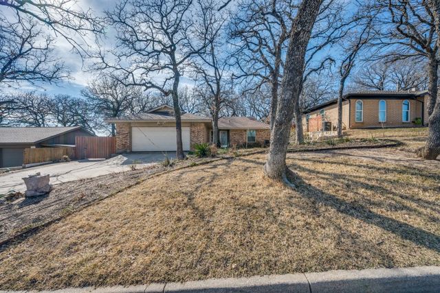 7021 Crabtree Lane, North Richland Hills, TX 76182