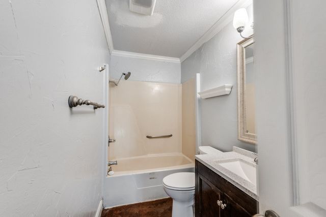 7021 Crabtree Lane, North Richland Hills, TX 76182