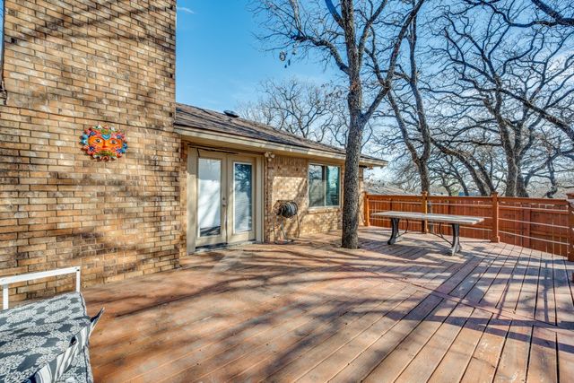 7021 Crabtree Lane, North Richland Hills, TX 76182