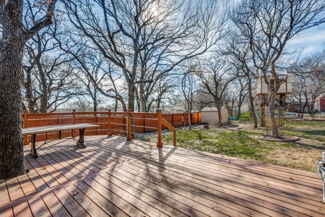 7021 Crabtree Lane, North Richland Hills, TX 76182