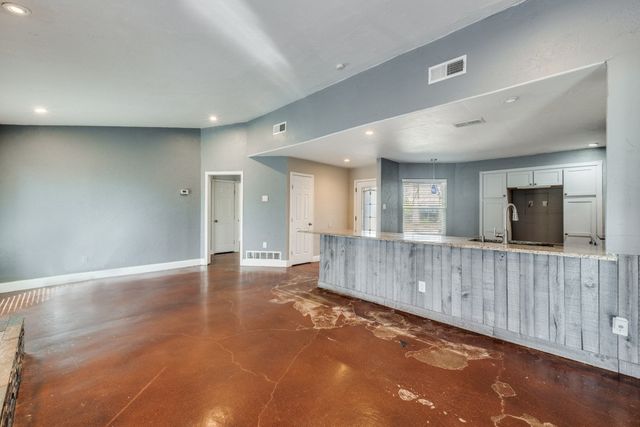 7021 Crabtree Lane, North Richland Hills, TX 76182