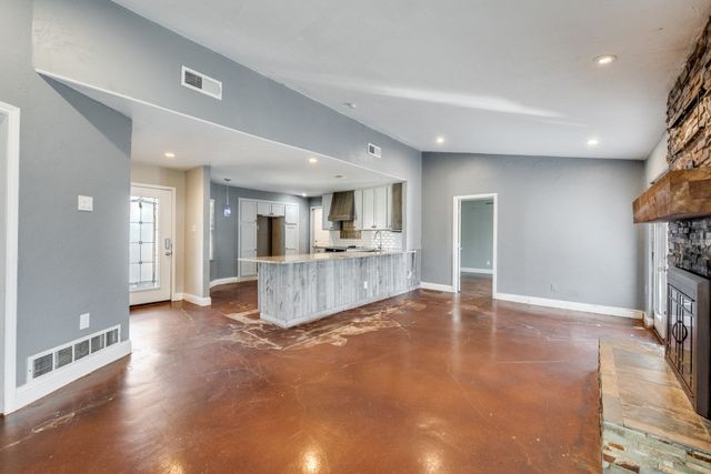 7021 Crabtree Lane, North Richland Hills, TX 76182