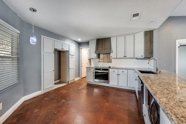 7021 Crabtree Lane, North Richland Hills, TX 76182