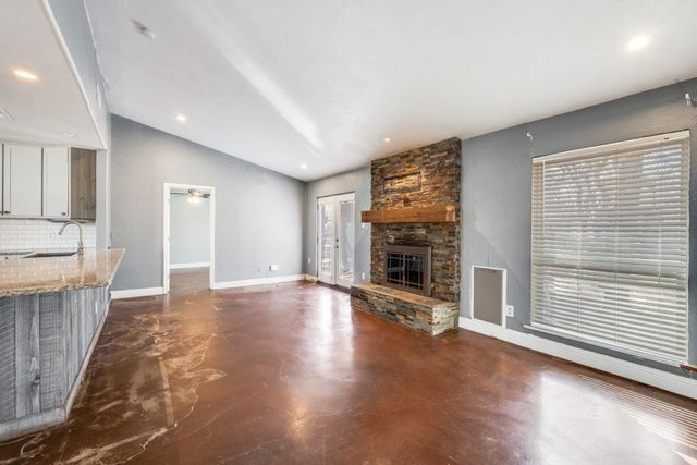 7021 Crabtree Lane, North Richland Hills, TX 76182