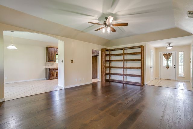 115 Pleasant Oaks Lane, Springtown, TX 76082