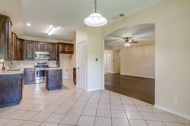 115 Pleasant Oaks Lane, Springtown, TX 76082