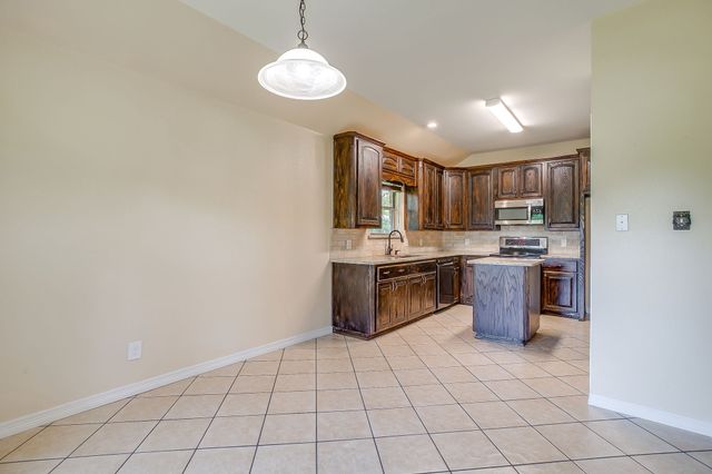 115 Pleasant Oaks Lane, Springtown, TX 76082