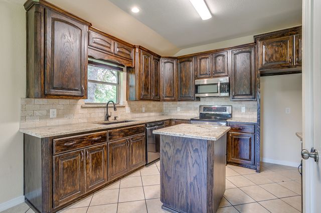 115 Pleasant Oaks Lane, Springtown, TX 76082