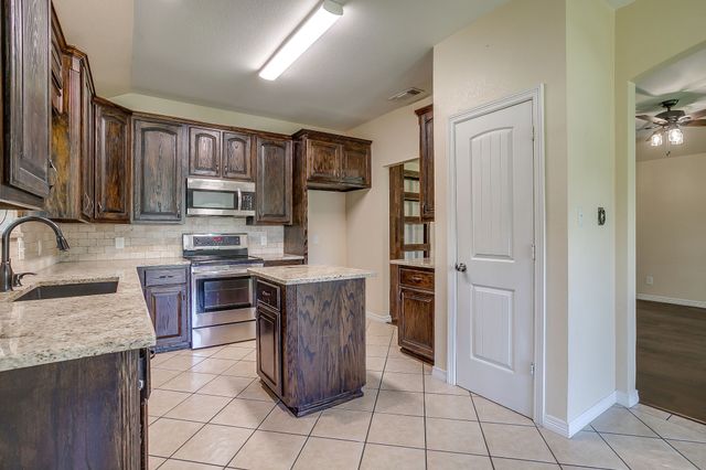 115 Pleasant Oaks Lane, Springtown, TX 76082
