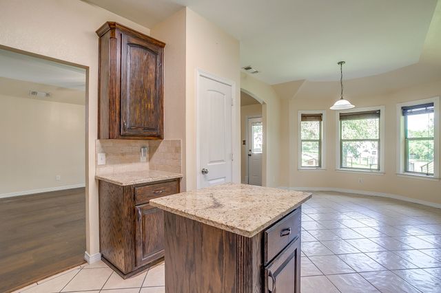115 Pleasant Oaks Lane, Springtown, TX 76082