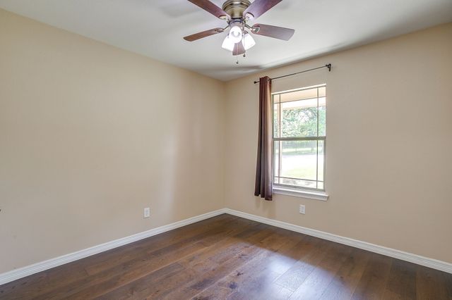 115 Pleasant Oaks Lane, Springtown, TX 76082